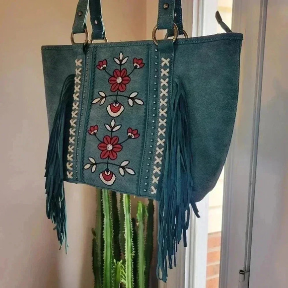 NWT Wrangler Concealed Carried Leather Floral Embroydered Teal Purse - Picture 2 of 10